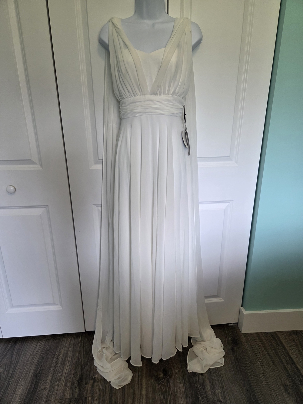 NWT Lulu's White Chiffon Gown